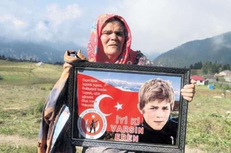 eren ve annesi_77db882fba68f65a2faa9736629c8593.jpeg